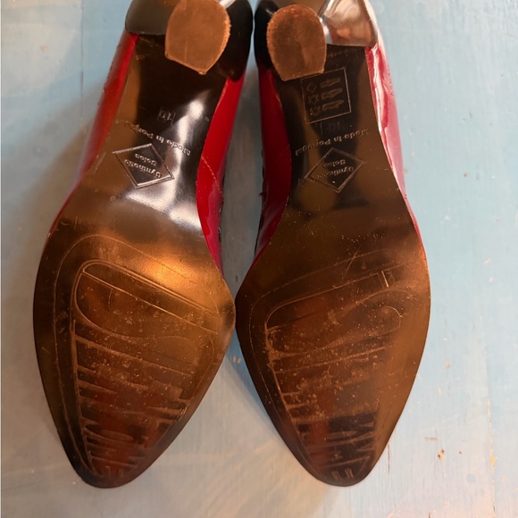 John Fluevog Audrey 07 wine with black stitching Burgundy Heels - Picture 5 of 15